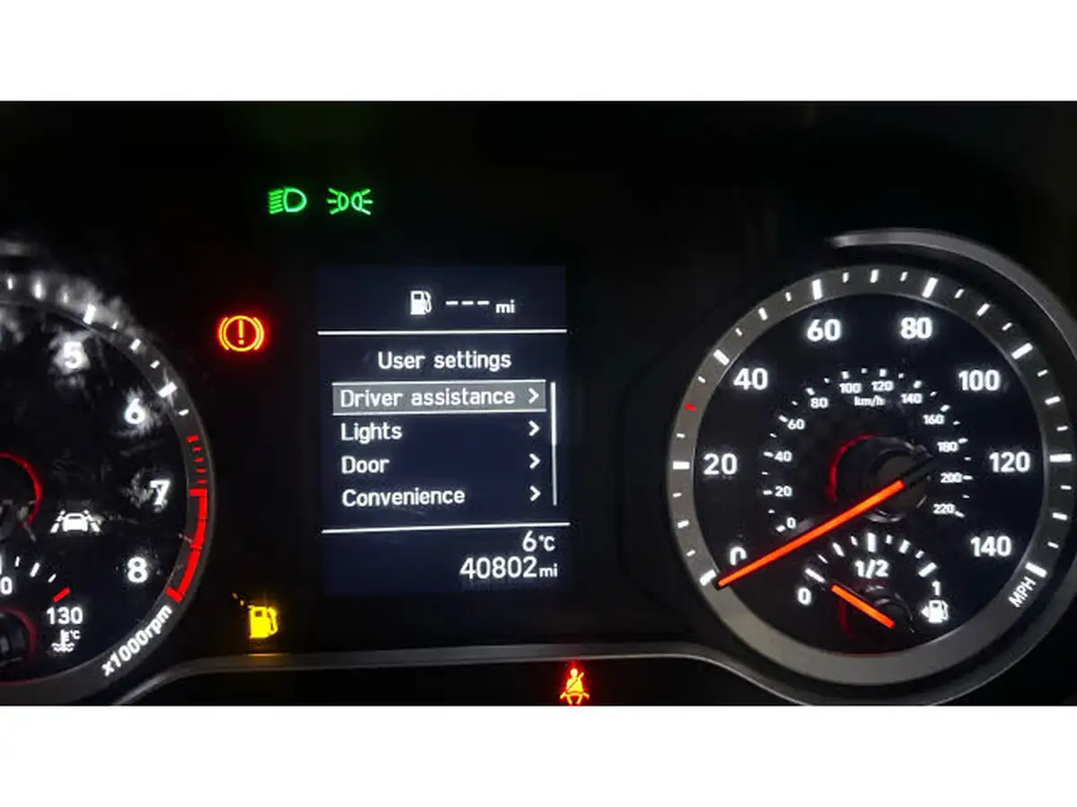 2022-hyundai-i10-12-se-connect-big-31