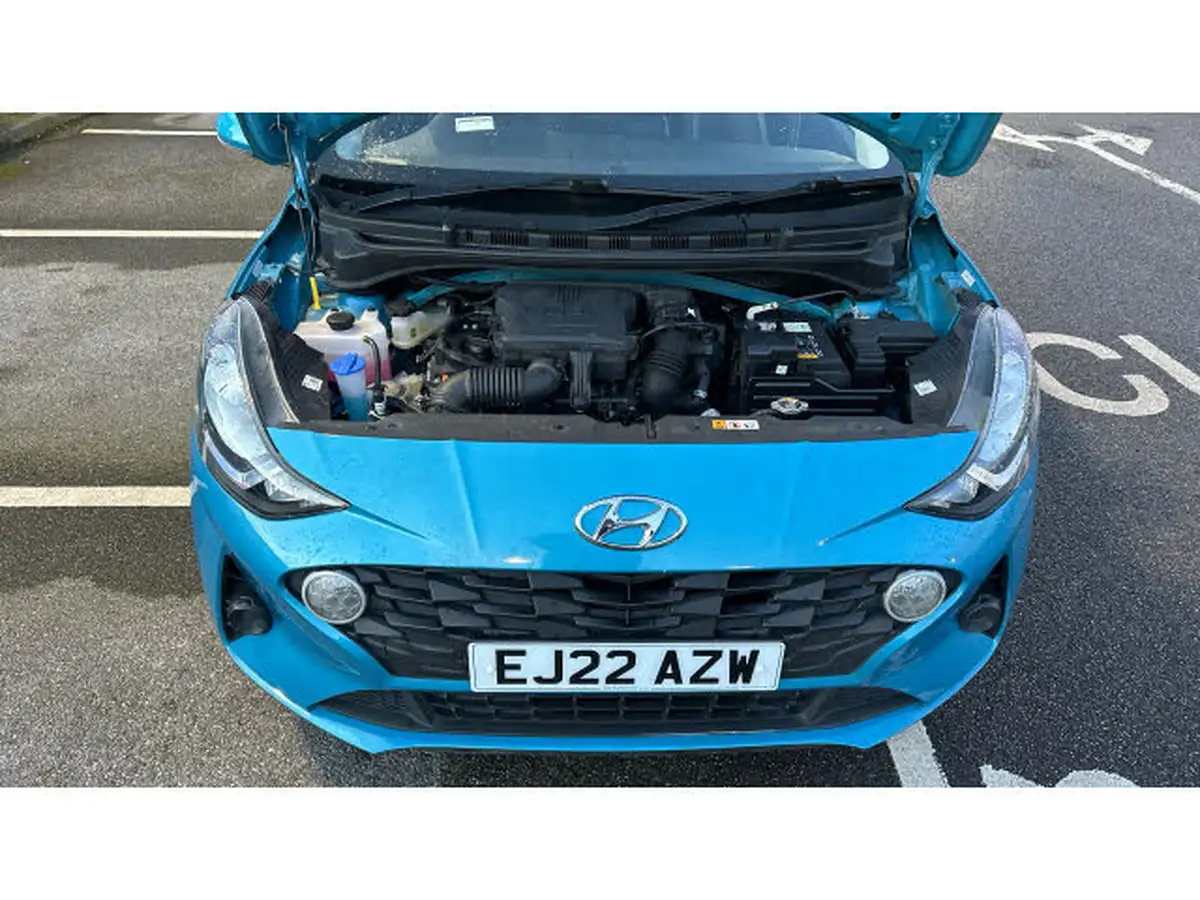 2022-hyundai-i10-12-se-connect-big-7