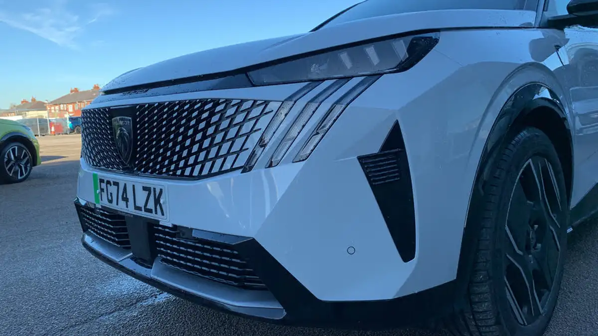 2024-peugeot-3008-suv-e-gt-big-16