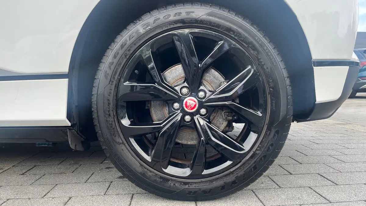 2022-jaguar-i-pace-ev400-hse-big-7