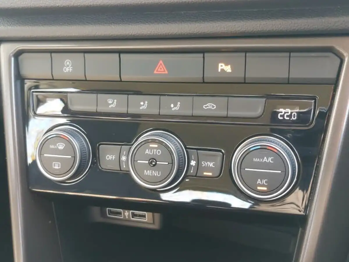 2019-volkswagen-t-roc-10-tsi-se-big-17