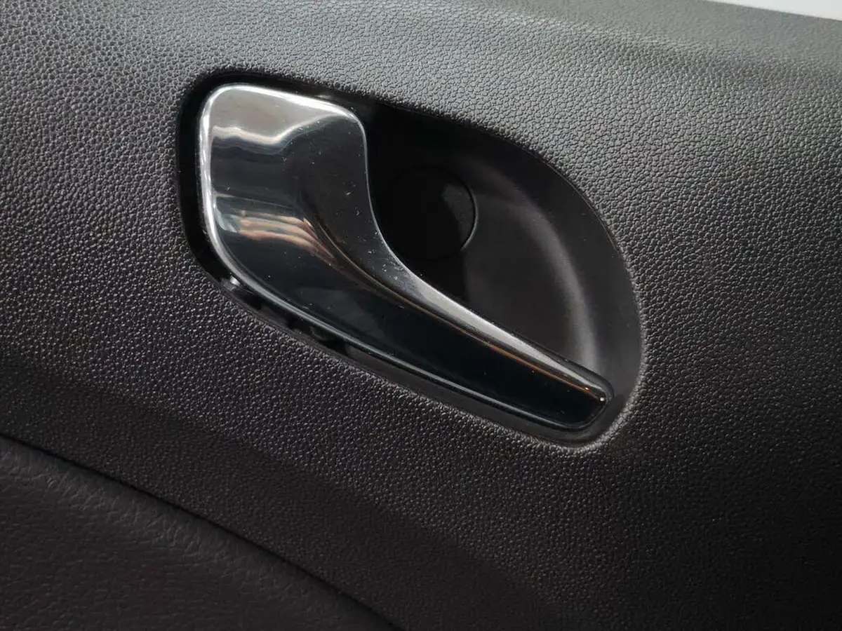2013-vauxhall-corsa-12-se-5d-big-24