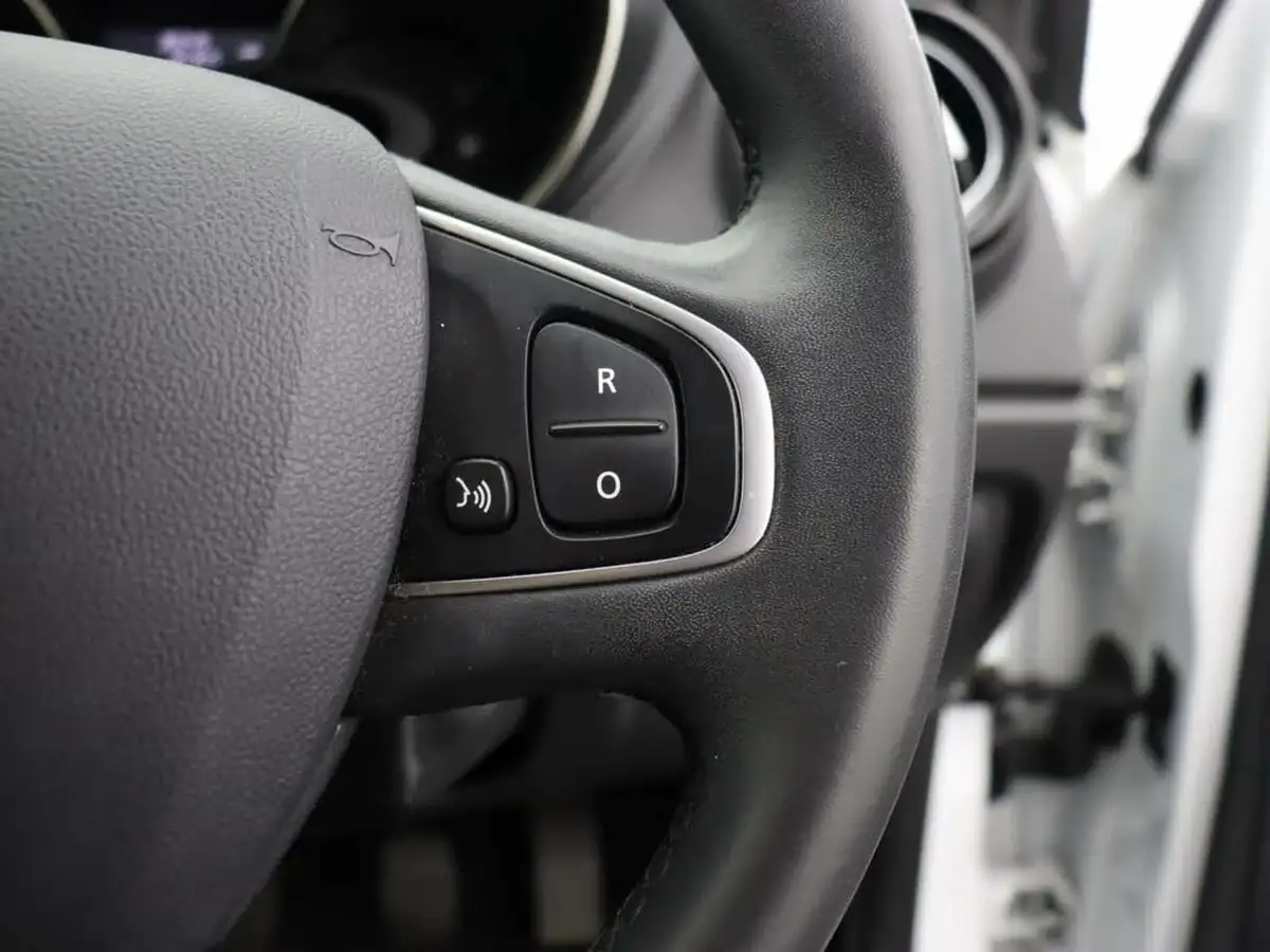 2019-renault-captur-09-tce-iconic-big-21