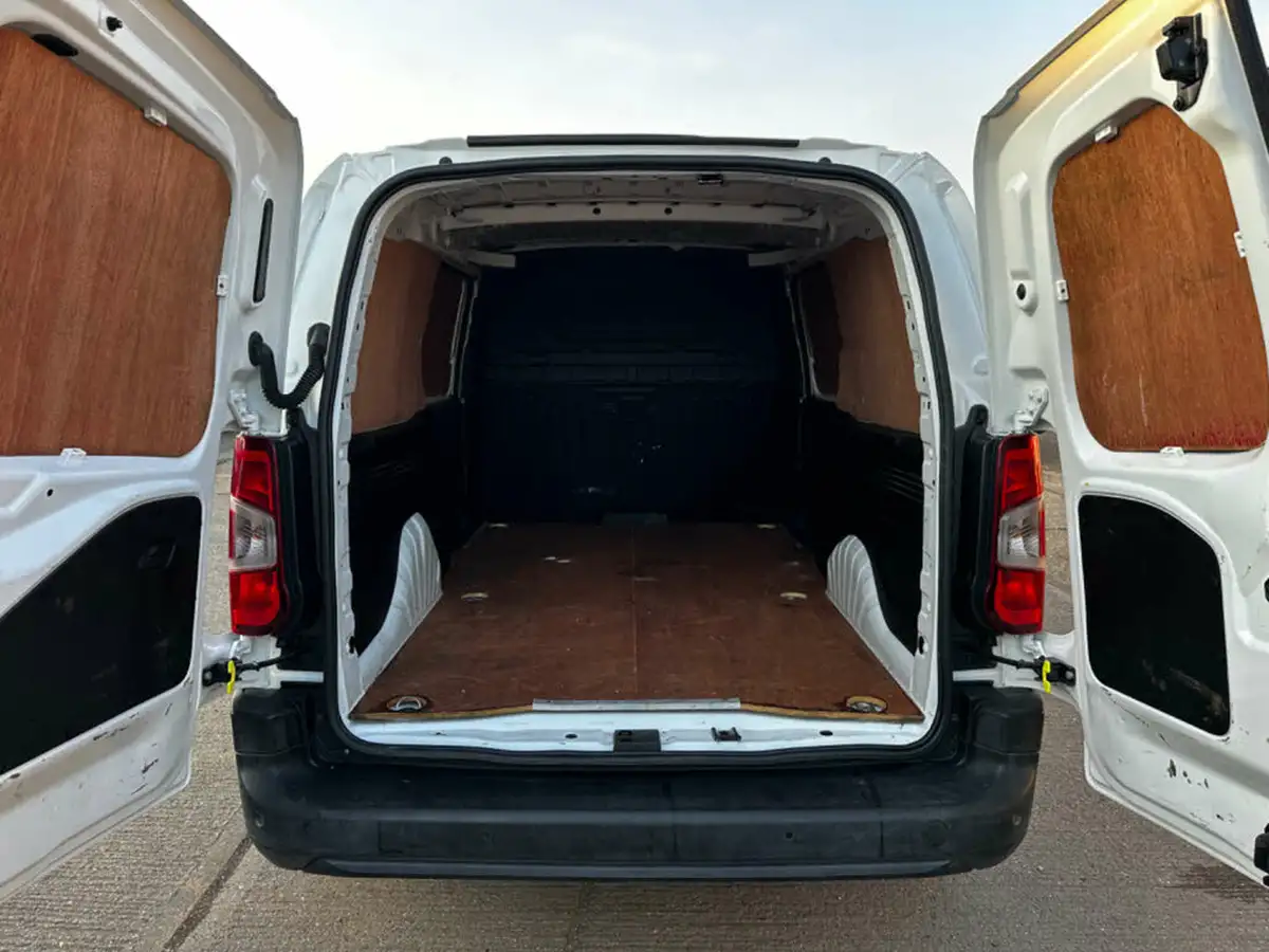 2019-vauxhall-combo-16cdti-edition-2300-100pseu6-l2h1-panel-big-6