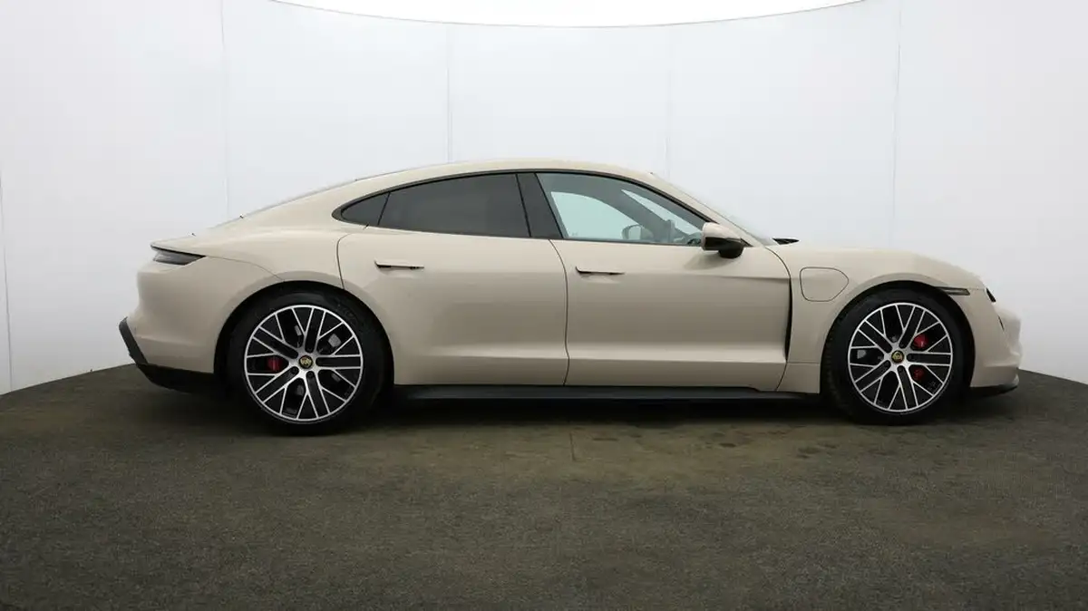 2021-porsche-taycan-e-4s-571ps-performance-battery-plus-big-49