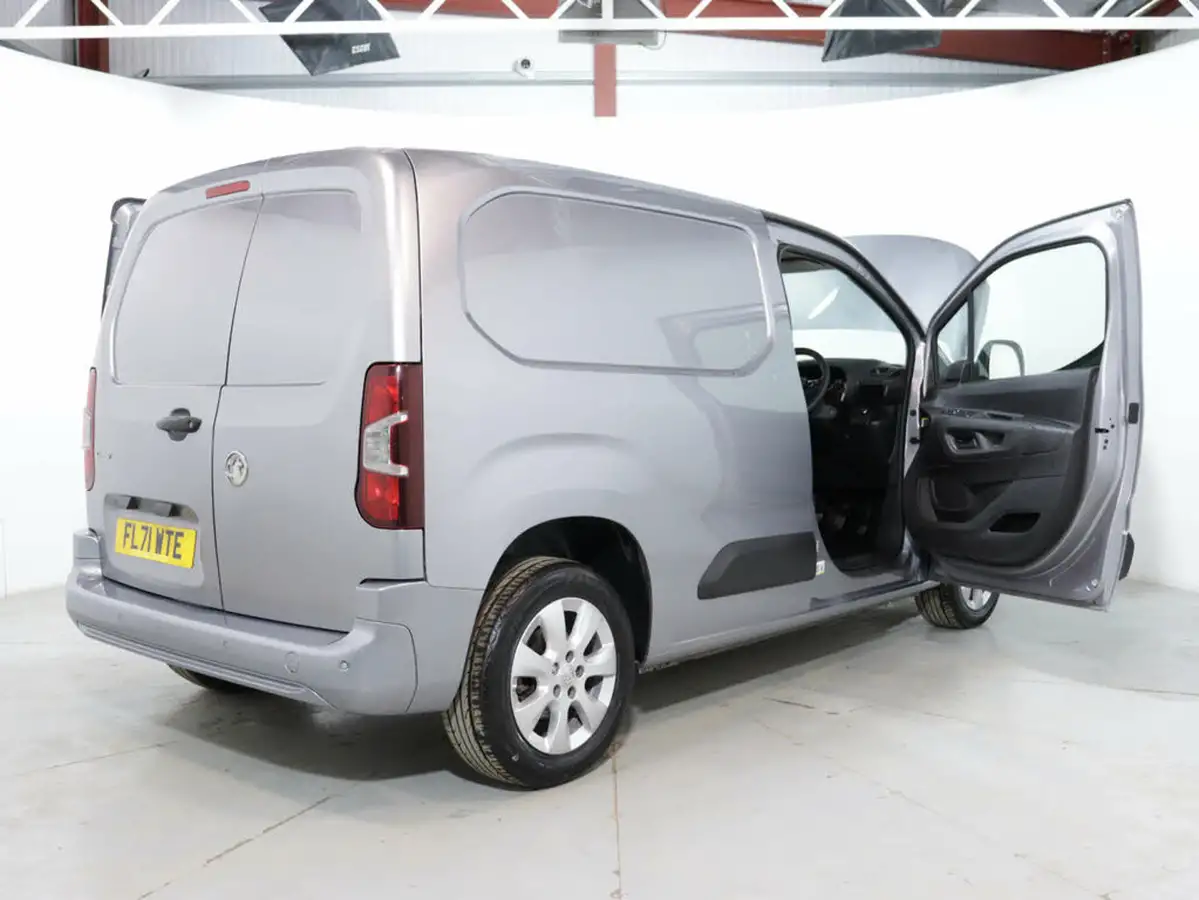 2021-vauxhall-combo-15cdti-griffin-2000-big-48