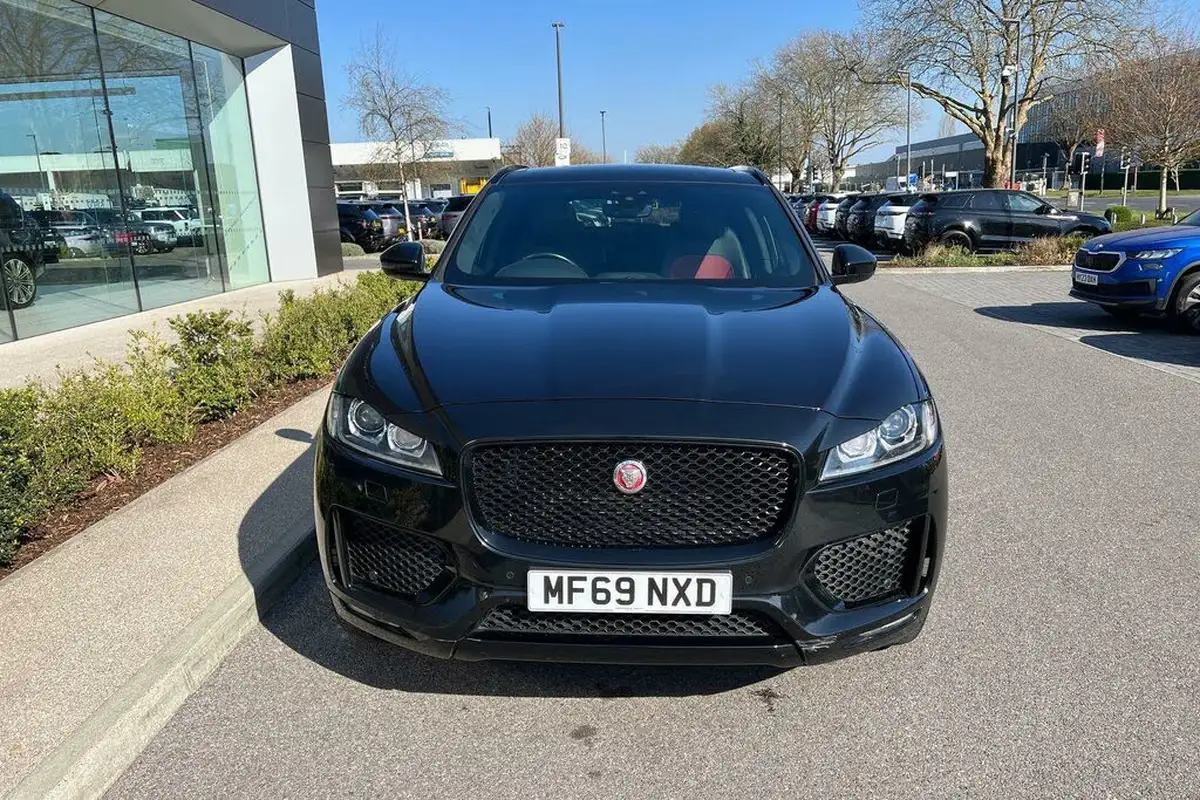 2019-jaguar-f-pace-20-i4d-chequered-flag-180ps-big-13