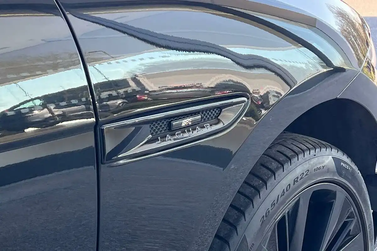 2019-jaguar-f-pace-20-i4d-chequered-flag-180ps-big-9