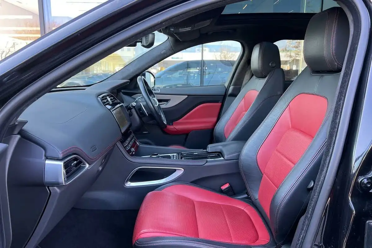 2019-jaguar-f-pace-20-i4d-chequered-flag-180ps-big-37