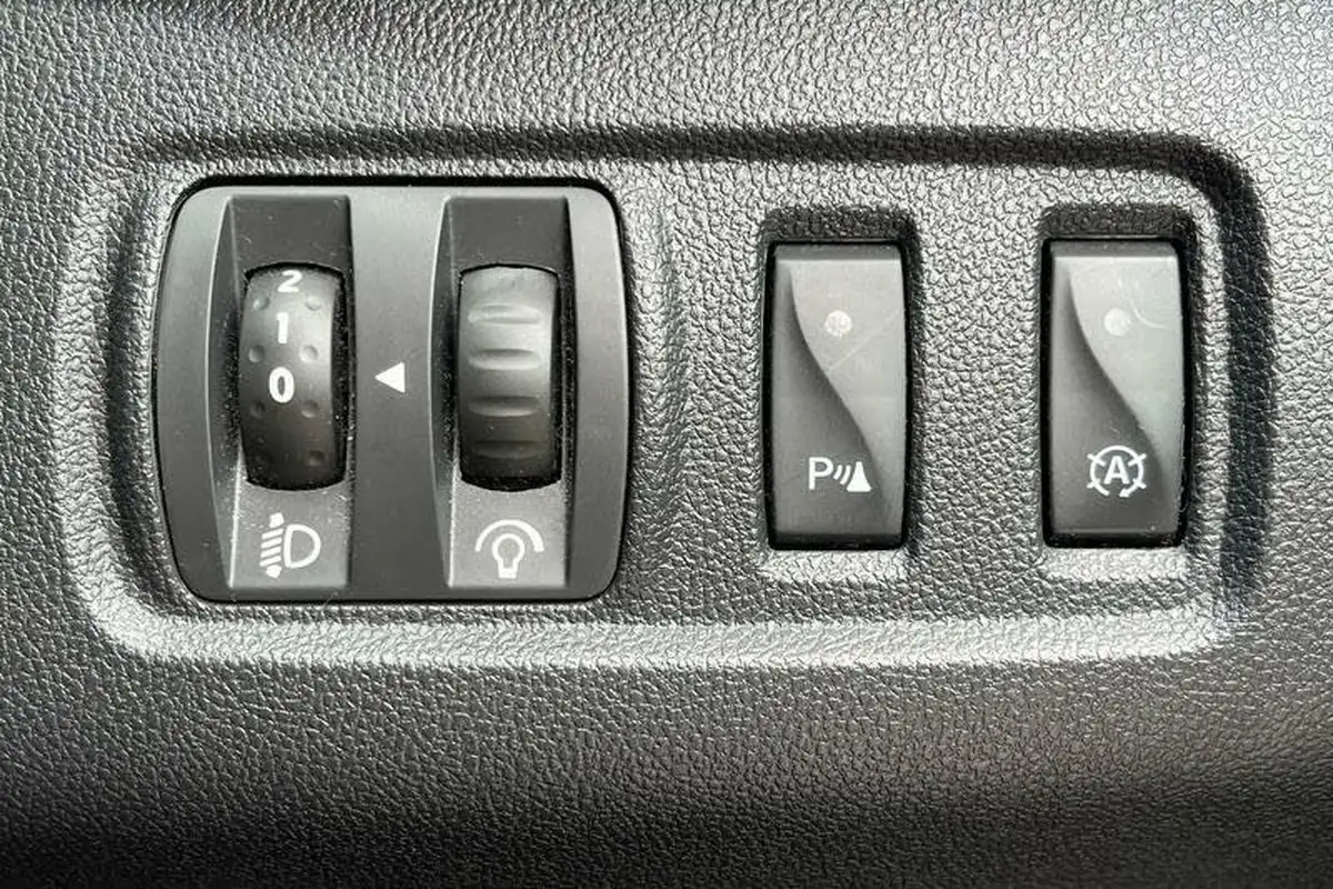 2016-renault-clio-09-tce-dynamique-s-nav-big-22