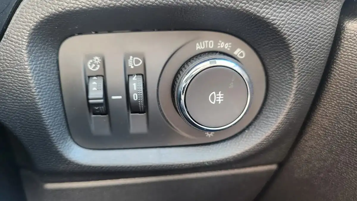 2021-vauxhall-corsa-12i-se-premium-big-18