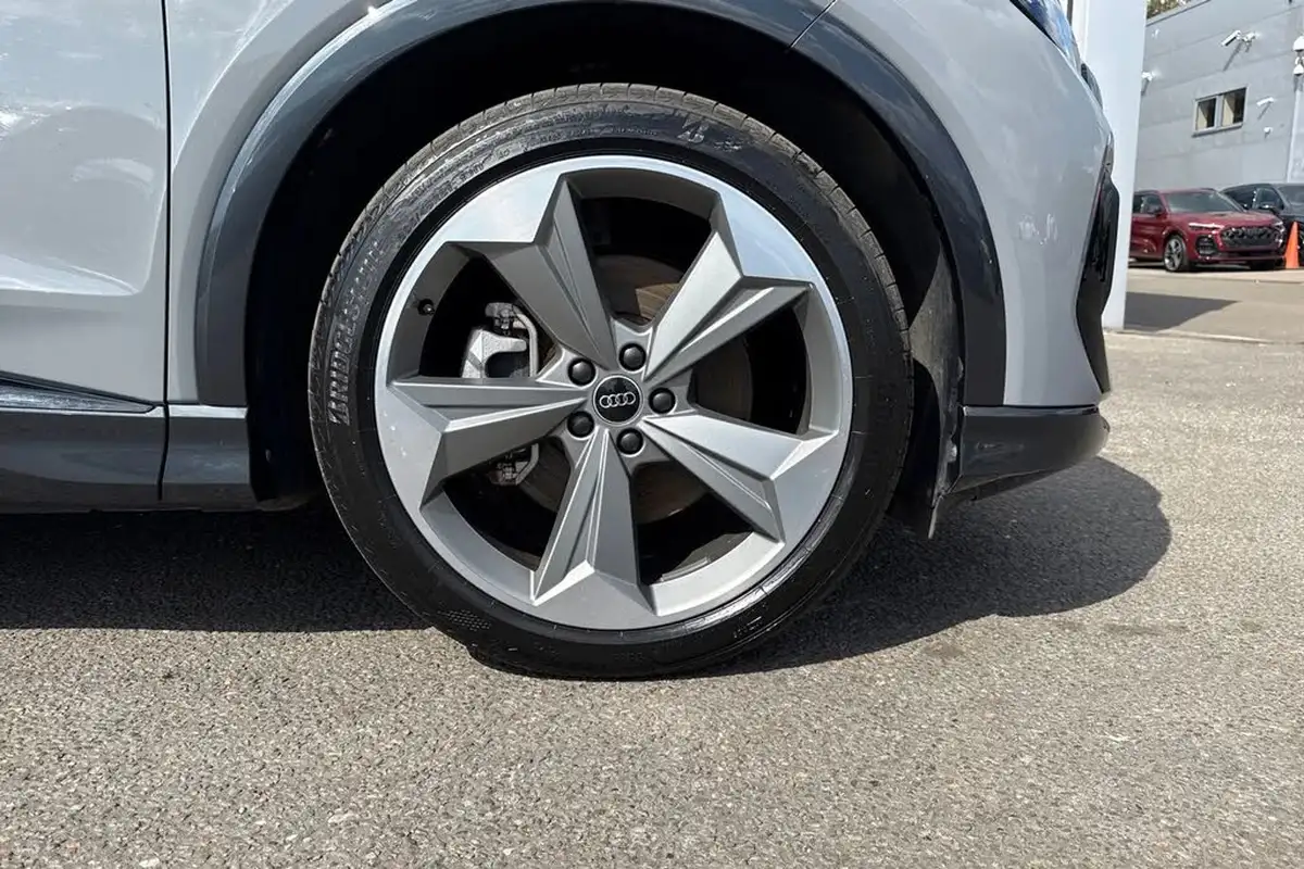 2024-audi-q4-e-tron-45e-black-edition-station-wagon-auto-big-6
