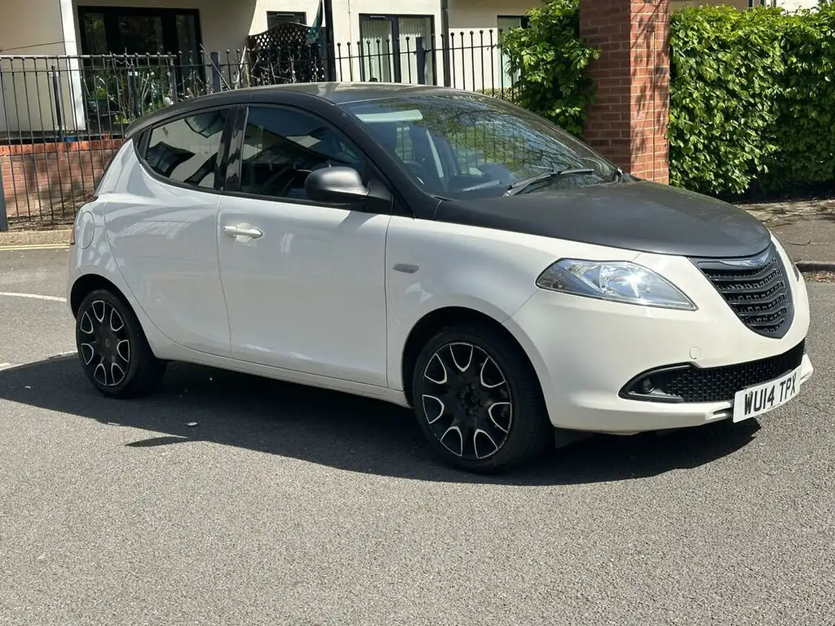 2014-chrysler-ypsilon-12-s-big-3