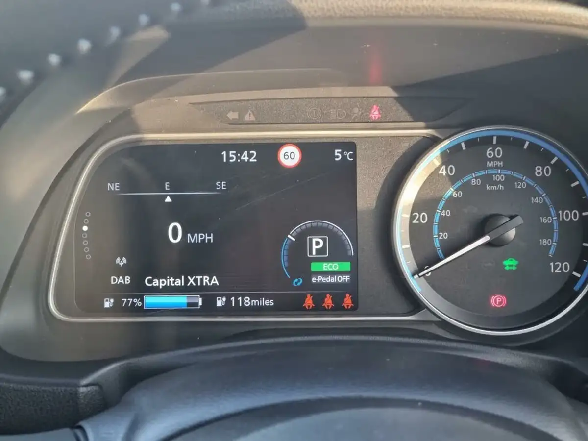 2021-nissan-leaf-e-tekna-big-17