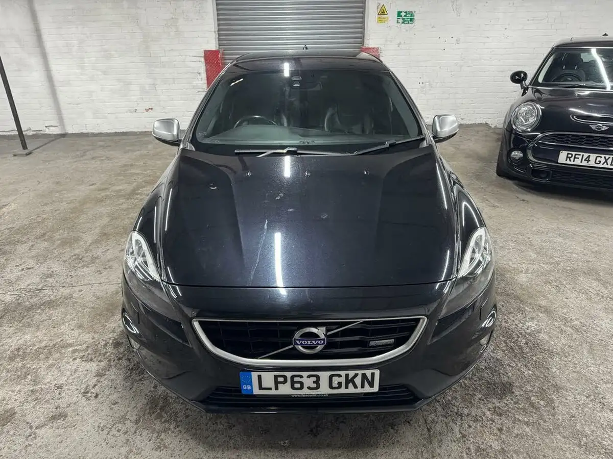 2014-volvo-v40-20td-d3-r-design-lux-nav-big-3
