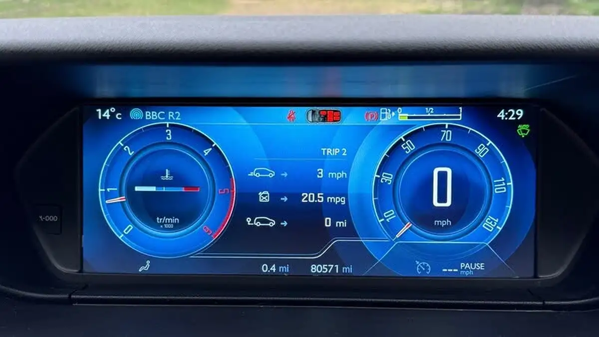 2015-citroen-grand-c4-picasso-16bluehdi-exclusive-big-42