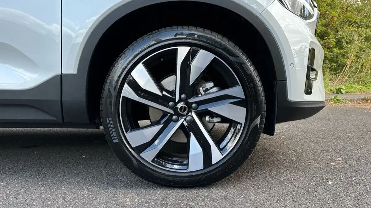 2024-volvo-xc40-20-b4-r-design-pro-big-15
