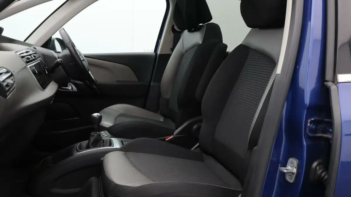 2018-citroen-c4-picasso-12-puretech-flair-big-14