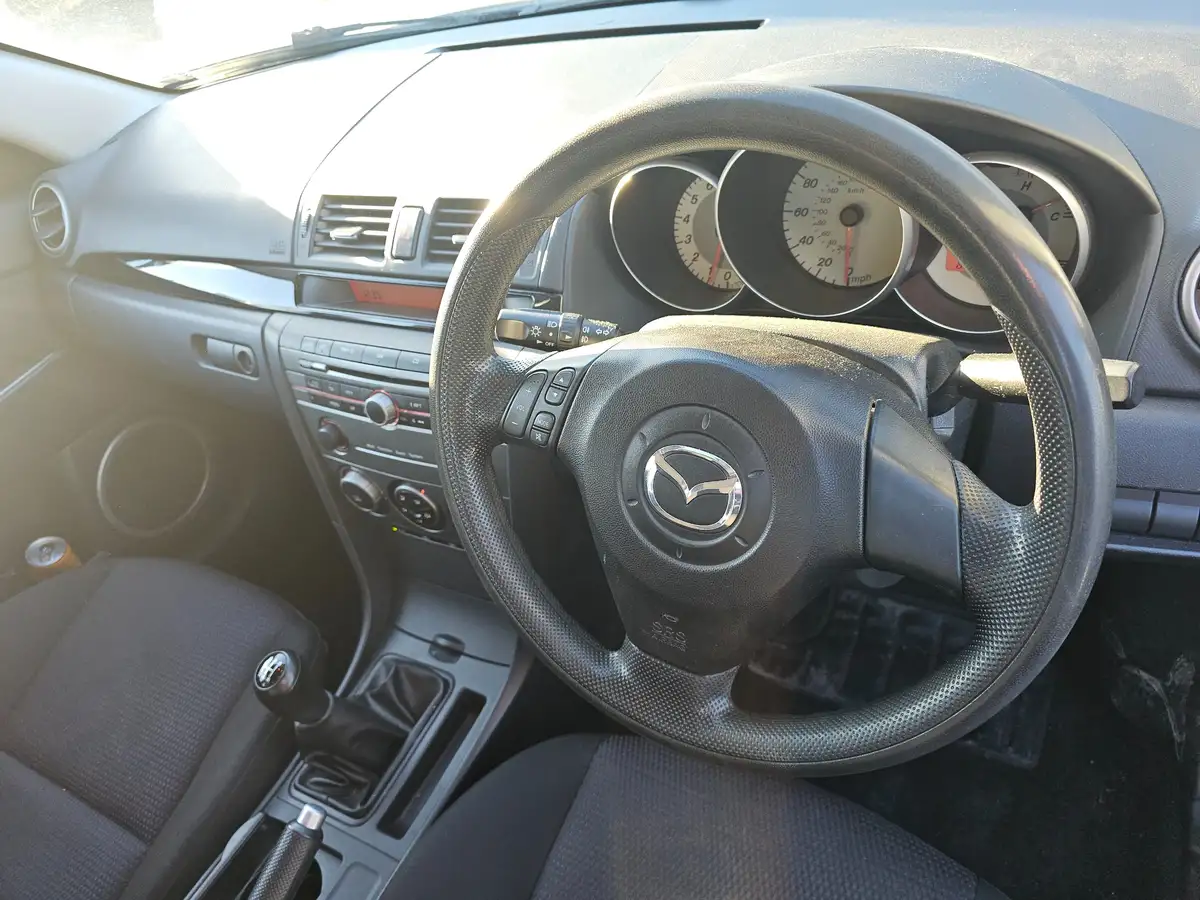 2007-mazda-mazda3-16-tamura-big-7