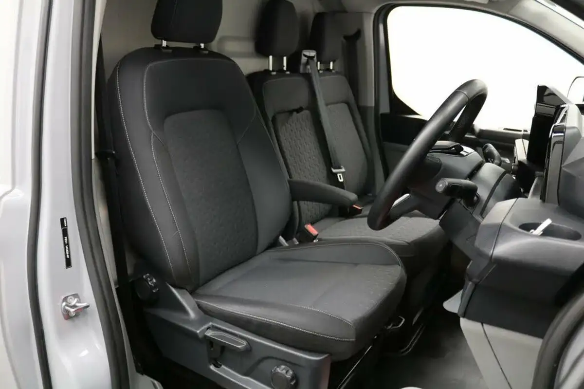 2023-ford-transit-custom-20tdci-320-l2h1-limited-136pseu6e-panel-van-1996cc-auto-big-23
