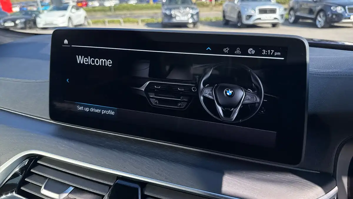 2022-bmw-5-series-20-530e-m-sport-saloon-4d-big-25
