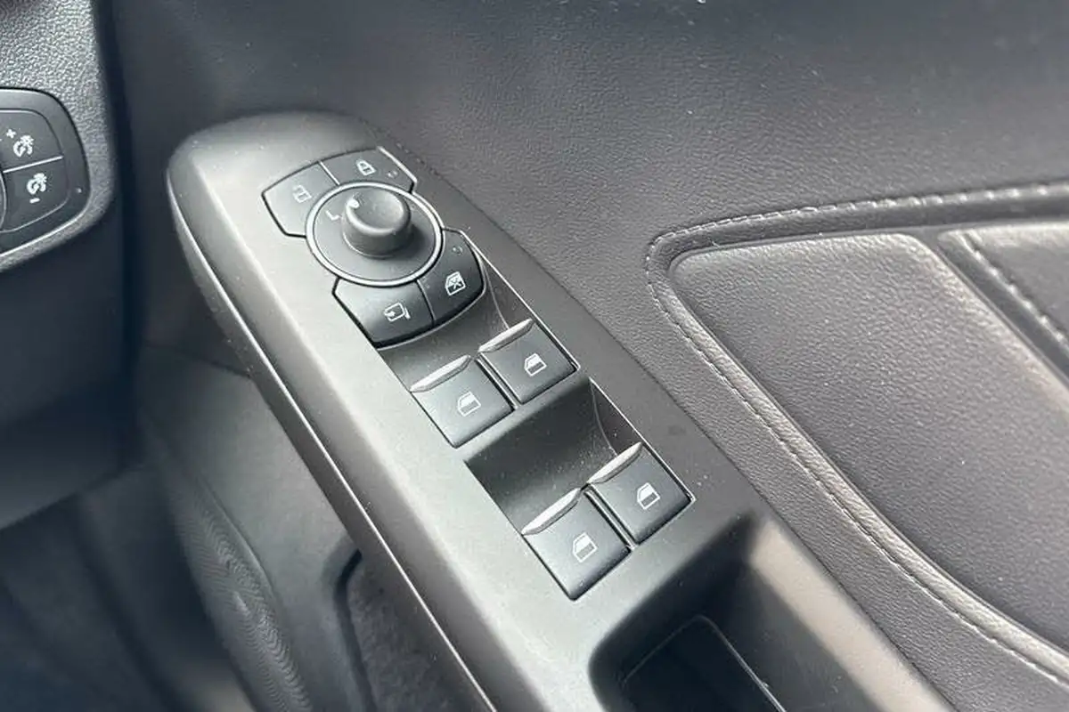 2023-ford-focus-23t-st-hatchback-auto-big-15