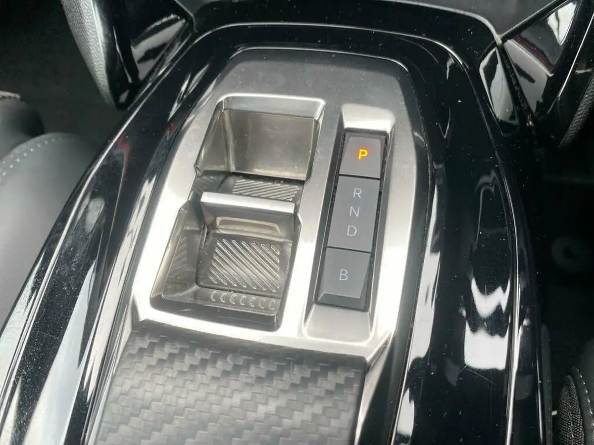 2022-peugeot-208-e-gt-136ps-50kwh-big-13