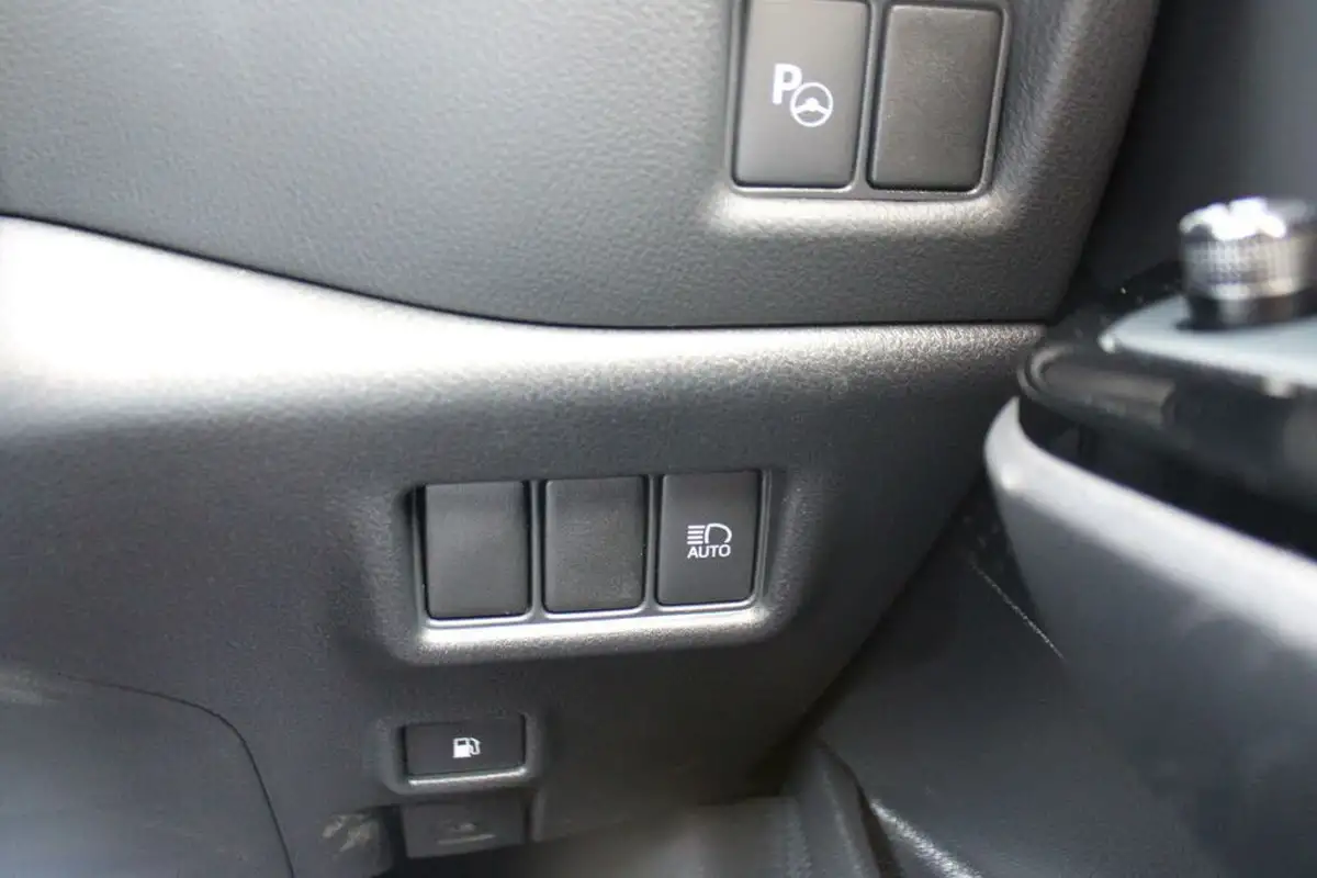 2021-toyota-c-hr-20-vvt-i-gr-sport-big-31