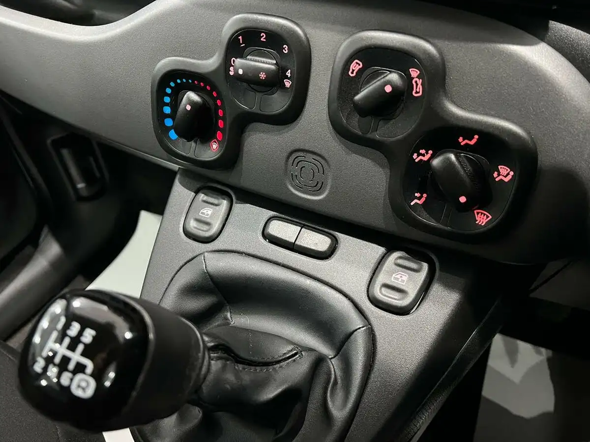 2023-fiat-panda-10-city-life-big-24