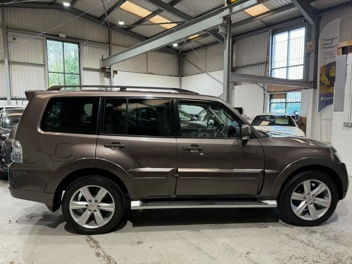 2014-mitsubishi-shogun-32td-sg4-big-1