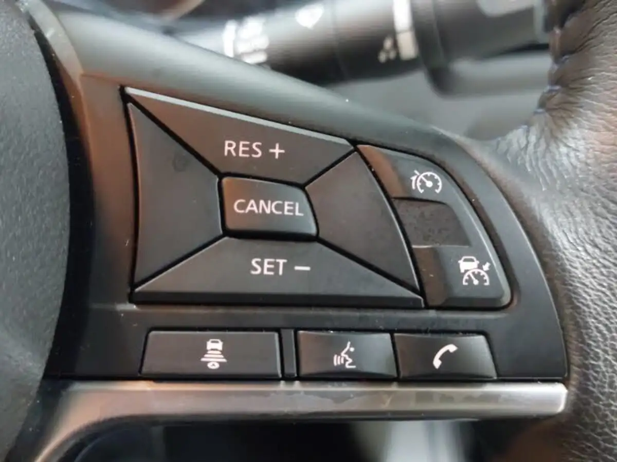 2023-nissan-leaf-e-acenta-39kwh-big-16