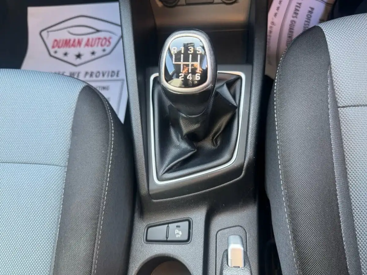 2016-hyundai-i20-14-premium-big-13
