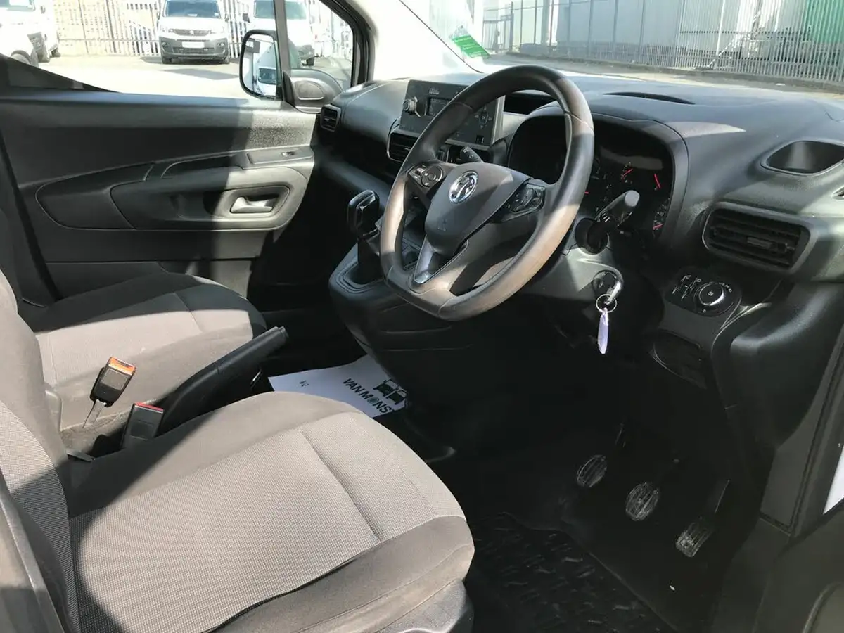 2021-vauxhall-combo-15cdti-sportive-2300-100pseu6dt-l1h1-panel-big-18