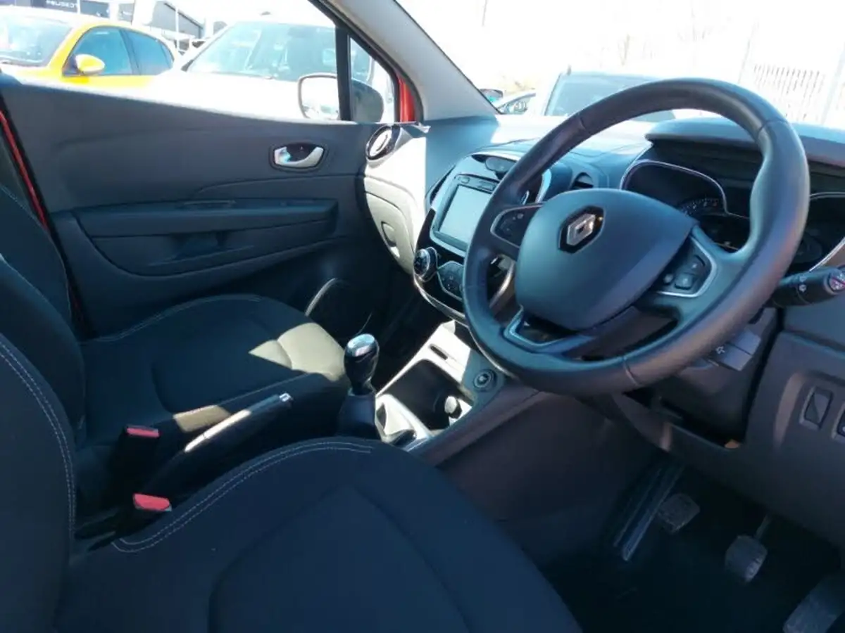 2018-renault-captur-09-tce-iconic-big-10