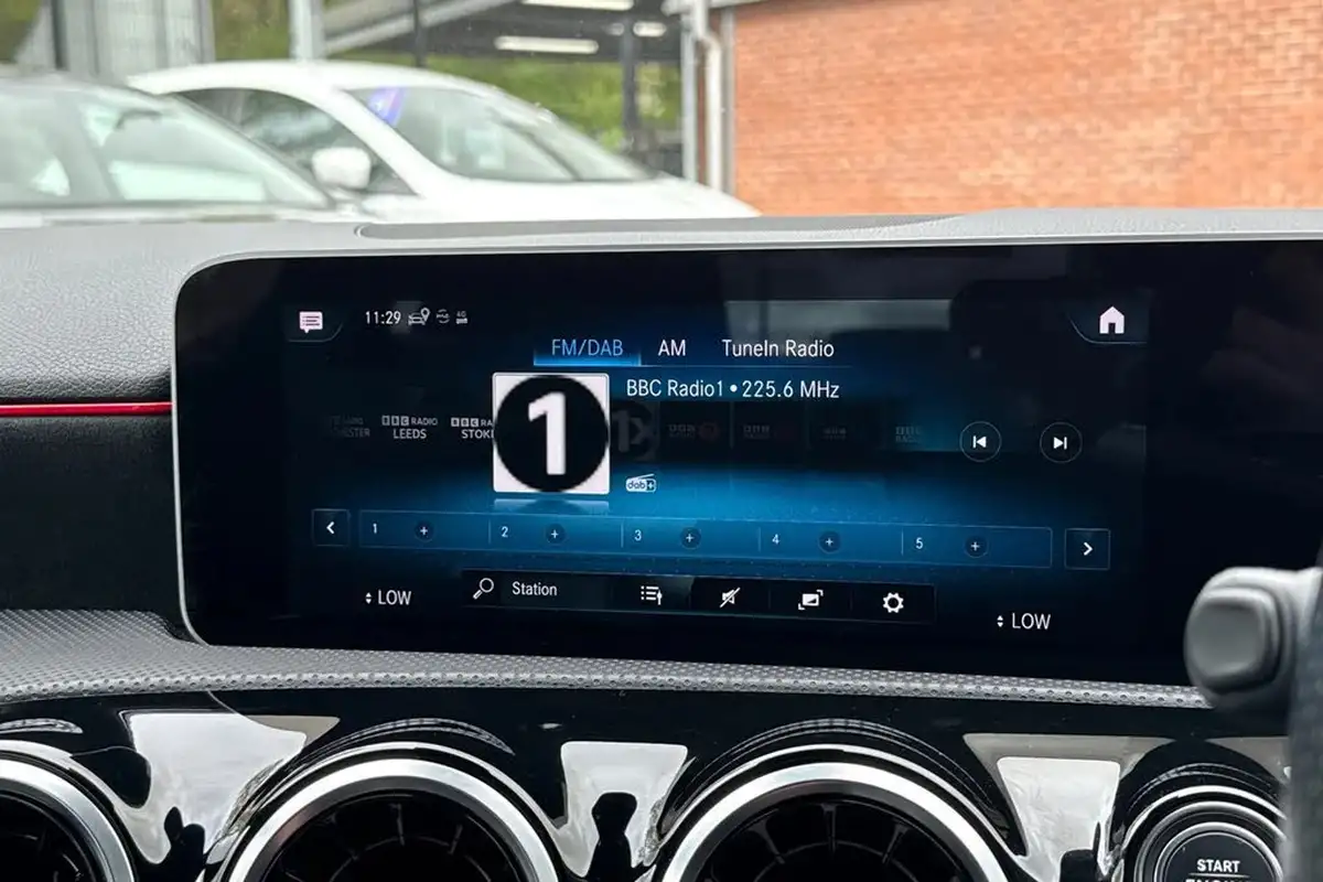 2019-mercedes-benz-a-class-13-a200-amg-line-executive-hatchback-5d-big-32