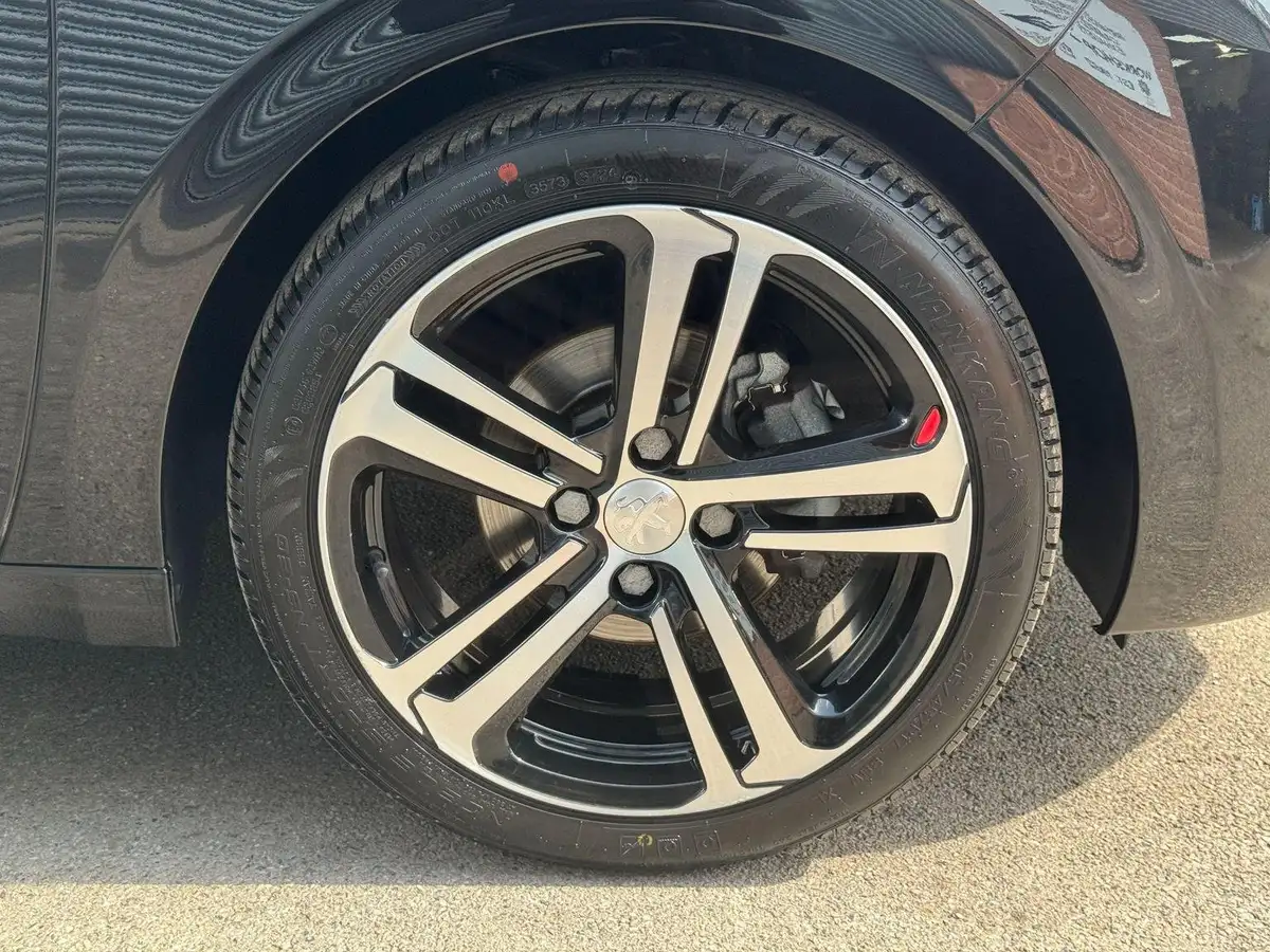 2019-peugeot-208-12-puretech-gt-line-110bhp-big-32