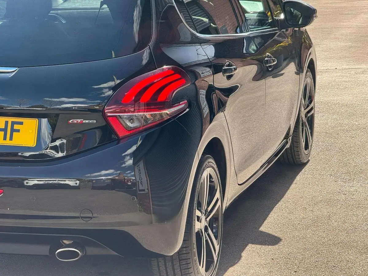 2019-peugeot-208-12-puretech-gt-line-110bhp-big-8