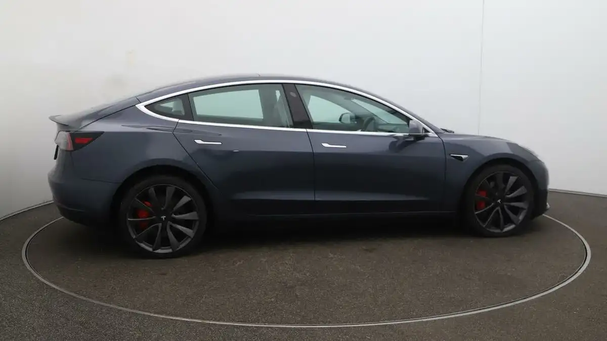 2020-tesla-model-3-e-performance-big-41
