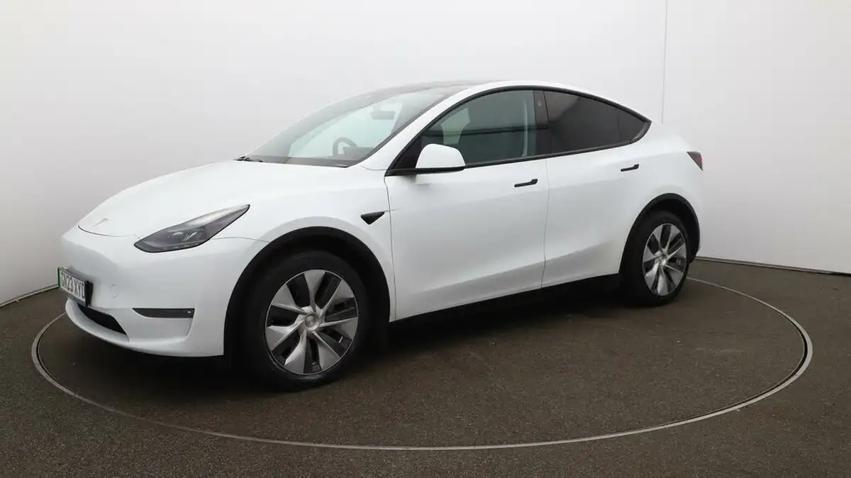 2023-tesla-model-y-e-long-range-big-60