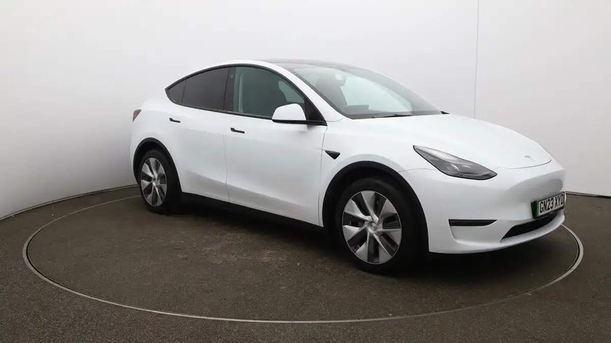 2023-tesla-model-y-e-long-range-big-36