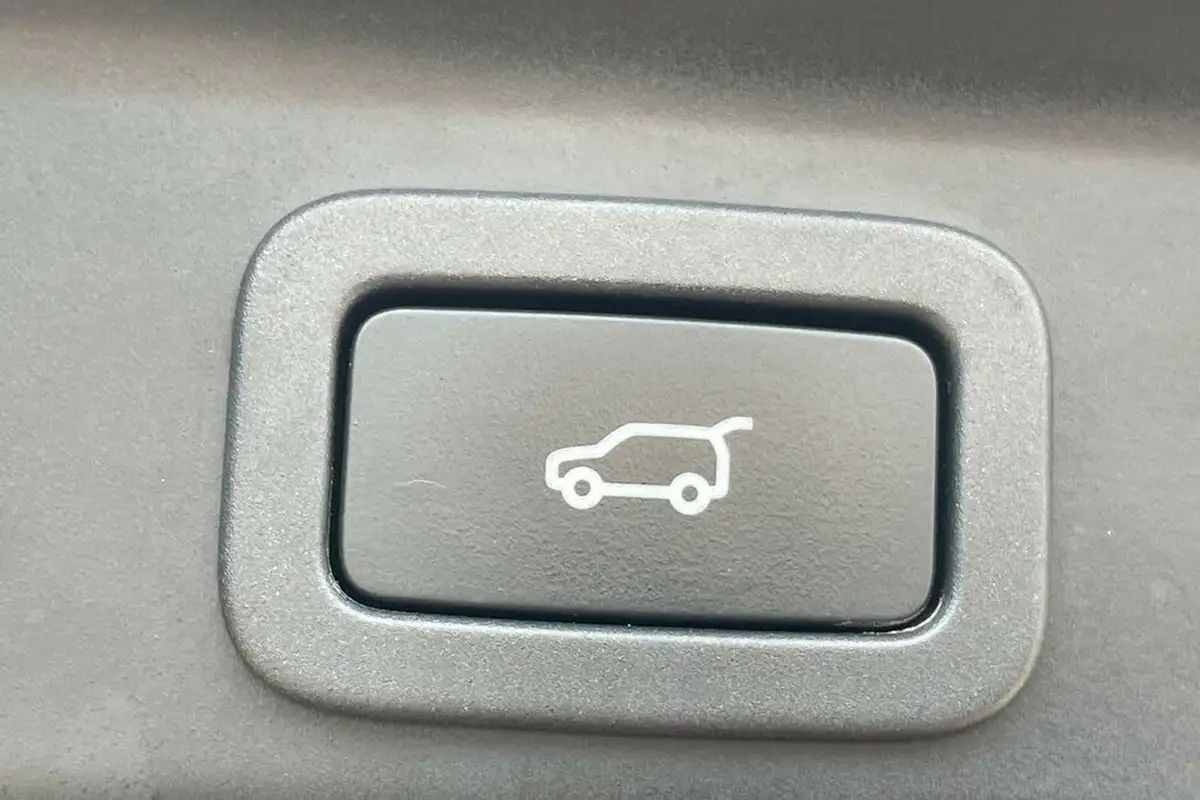 2021-jaguar-f-pace-20-d200-hse-mhev-big-19