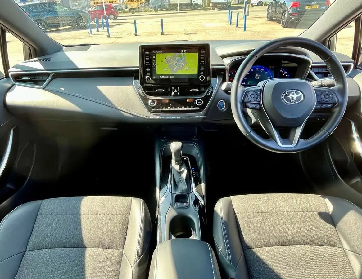 2021-toyota-corolla-18-vvt-i-design-trk-hatchback-5d-big-1