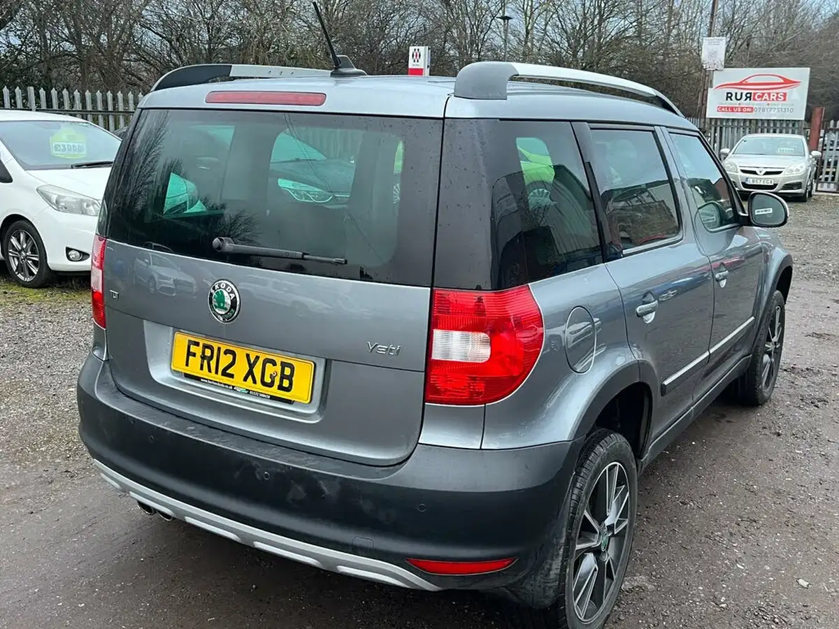 2012-skoda-yeti-20td-urban-big-17