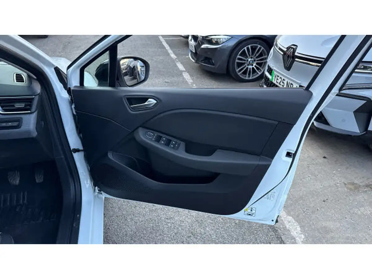 2024-renault-clio-10-tce-evolution-big-25