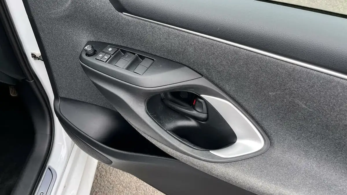 2022-toyota-yaris-15-vvt-i-design-big-22
