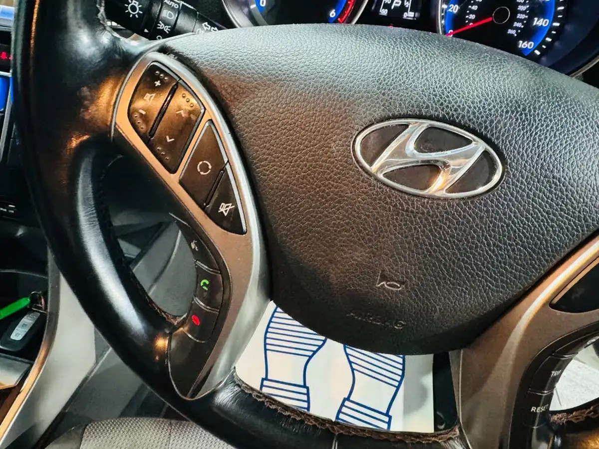 2012-hyundai-i30-16td-style-110ps-auto-big-14