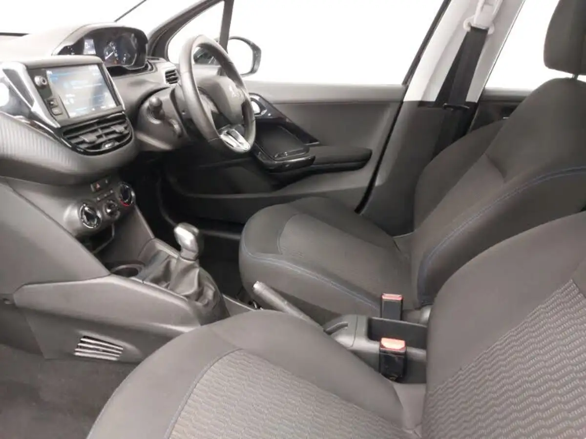 2019-peugeot-208-12-puretech-signature-big-4