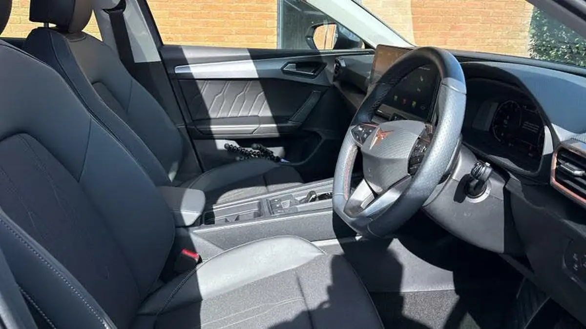 2024-cupra-leon-nf-15-etsi-v1-design-edition-hatchback-big-26