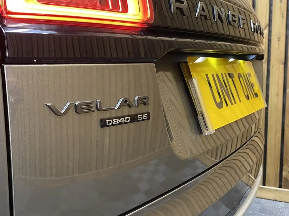 2017-land-rover-range-rover-velar-20-d240-r-dynamic-se-big-22