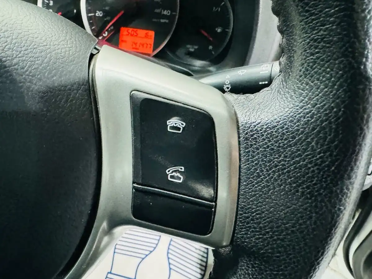 2013-toyota-yaris-133-tr-vvt-i-5d-big-14